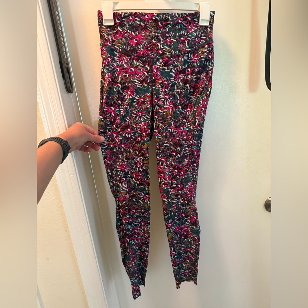 Base pace high rise legging 28” size 6
